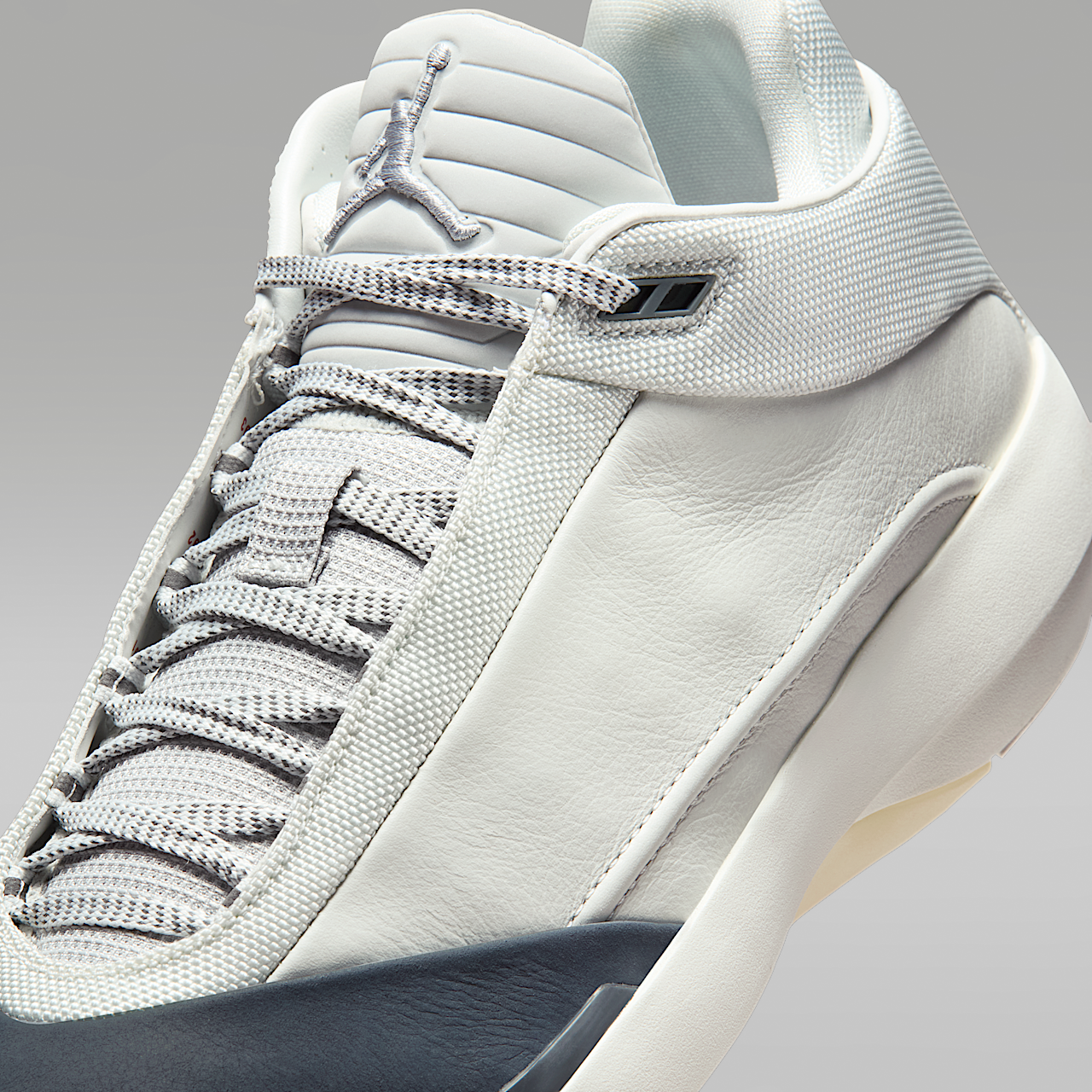 40 "Wolf Grey" Basketball Shoes - Responsive Cushioning And Enhanced Traction