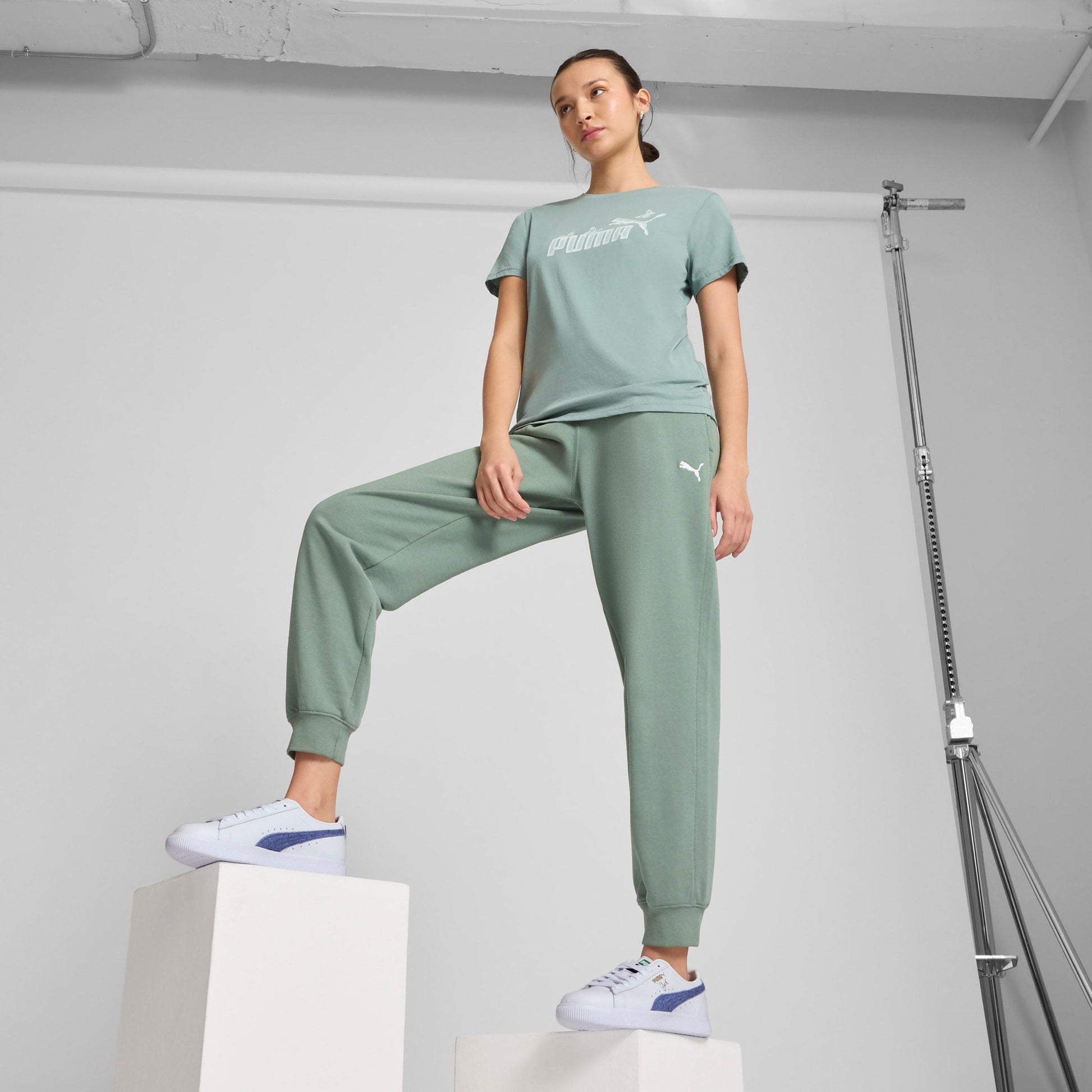 Clyde Base Sneakers