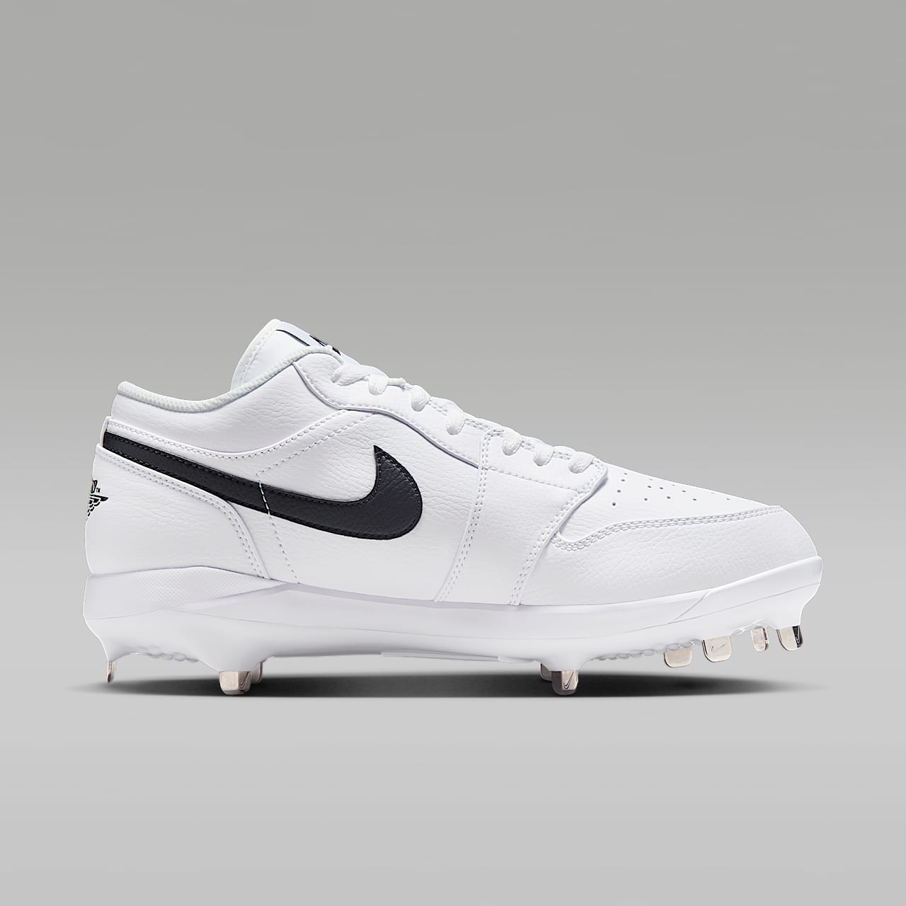 1 Retro Low Metal Baseball Cleats