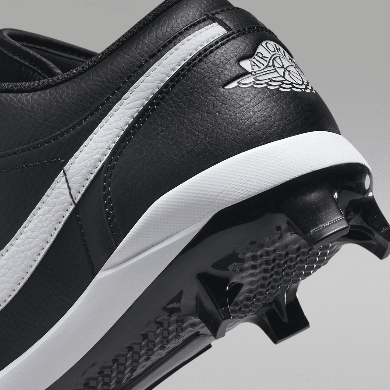 1 Retro MCS Low Men's Baseball Cleats