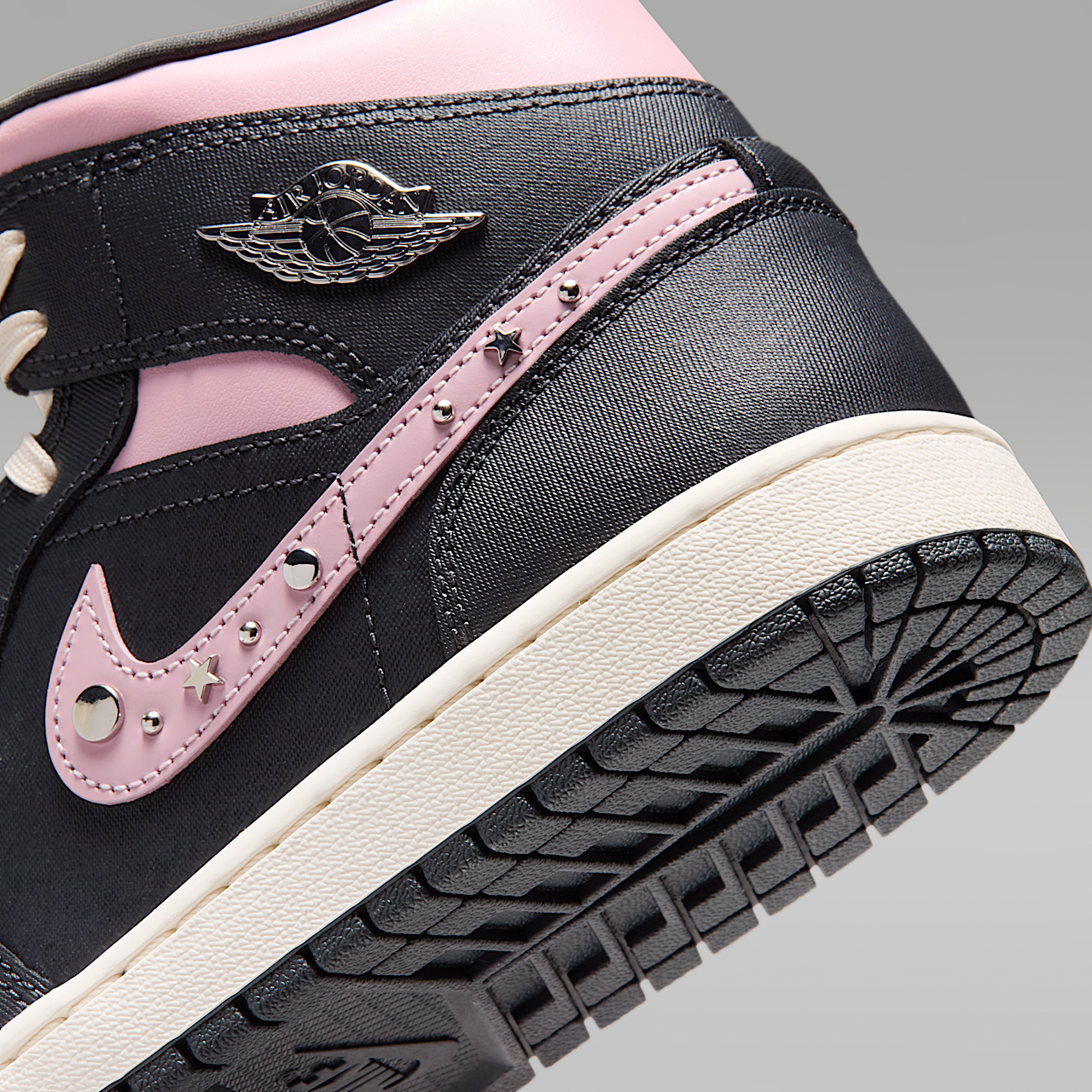 Air Jordan 1 Mid SE Women's Shoes