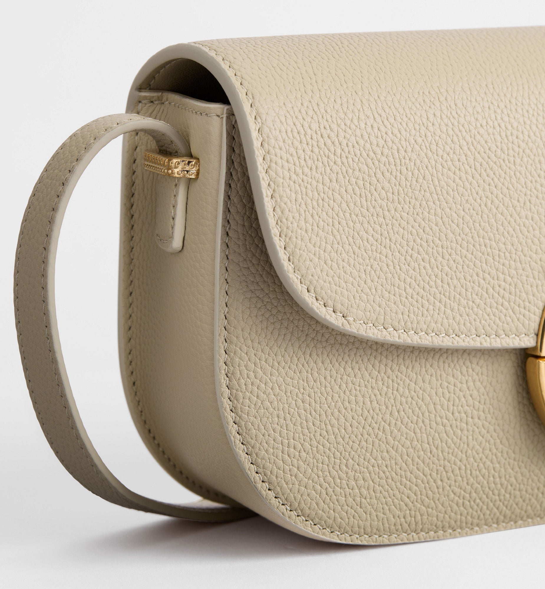Women's Small Médaillon Flap Bag With Grained Calfskin And Médaillon Clasp