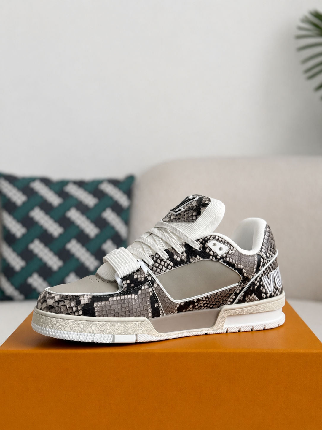 LV Trainer 'Brown'