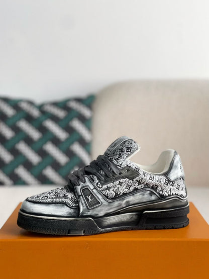 LV Trainer Gray