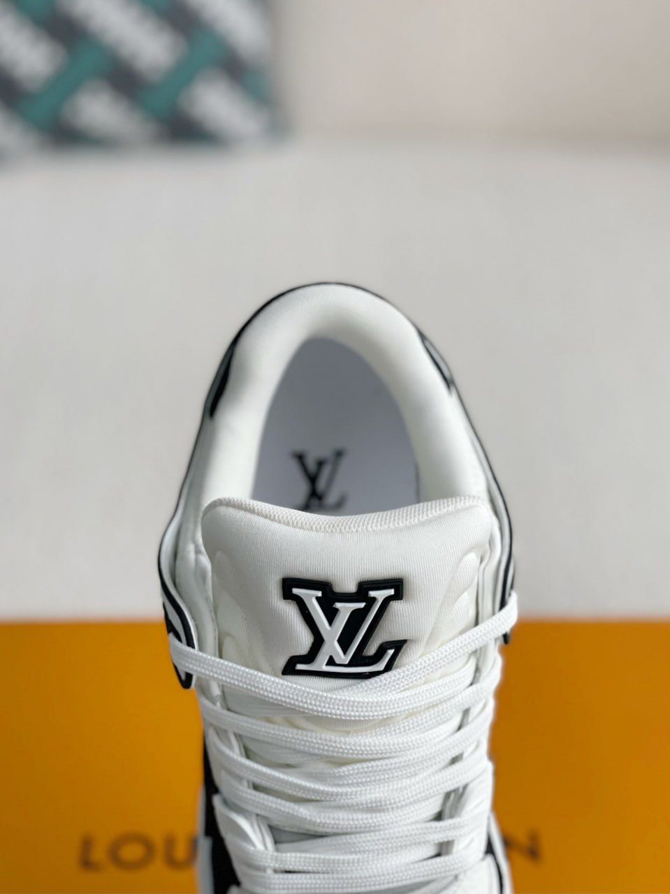 LV Trainer Black/White