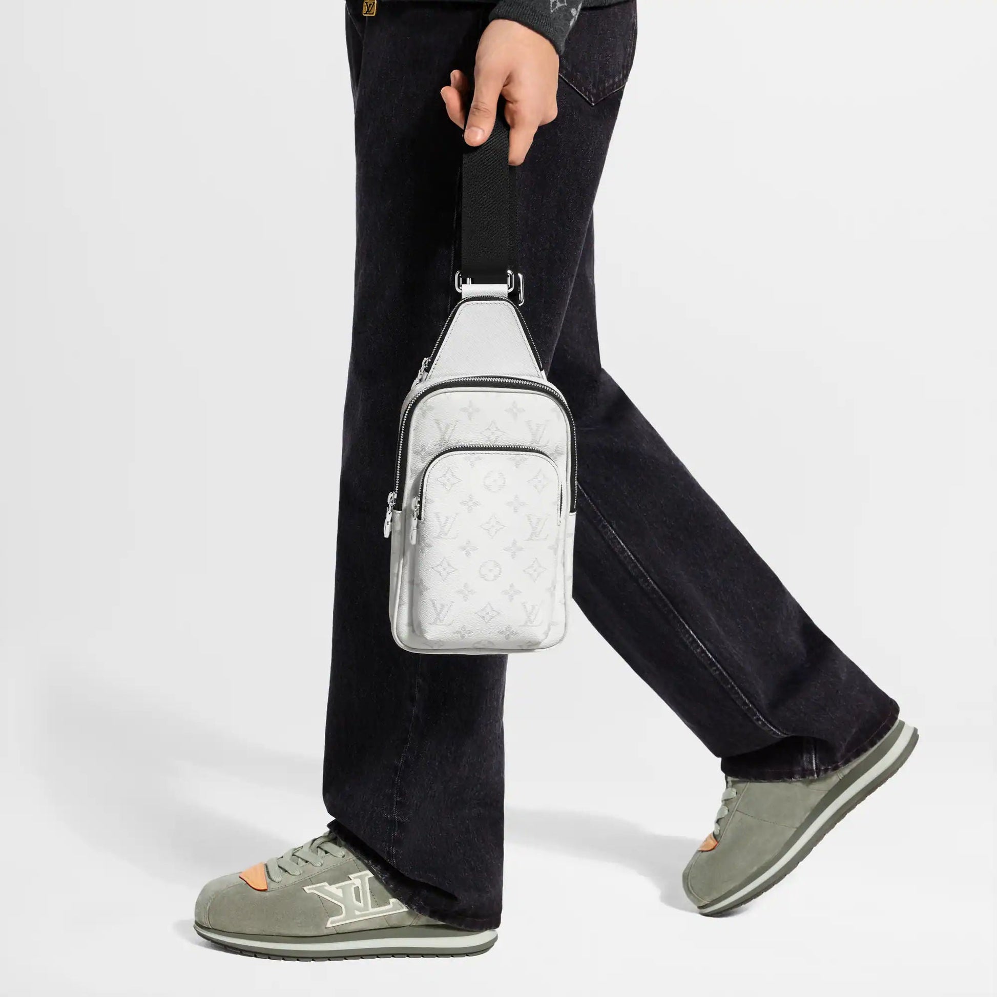 Men's Avenue Slingbag PM Monogram Taigarama