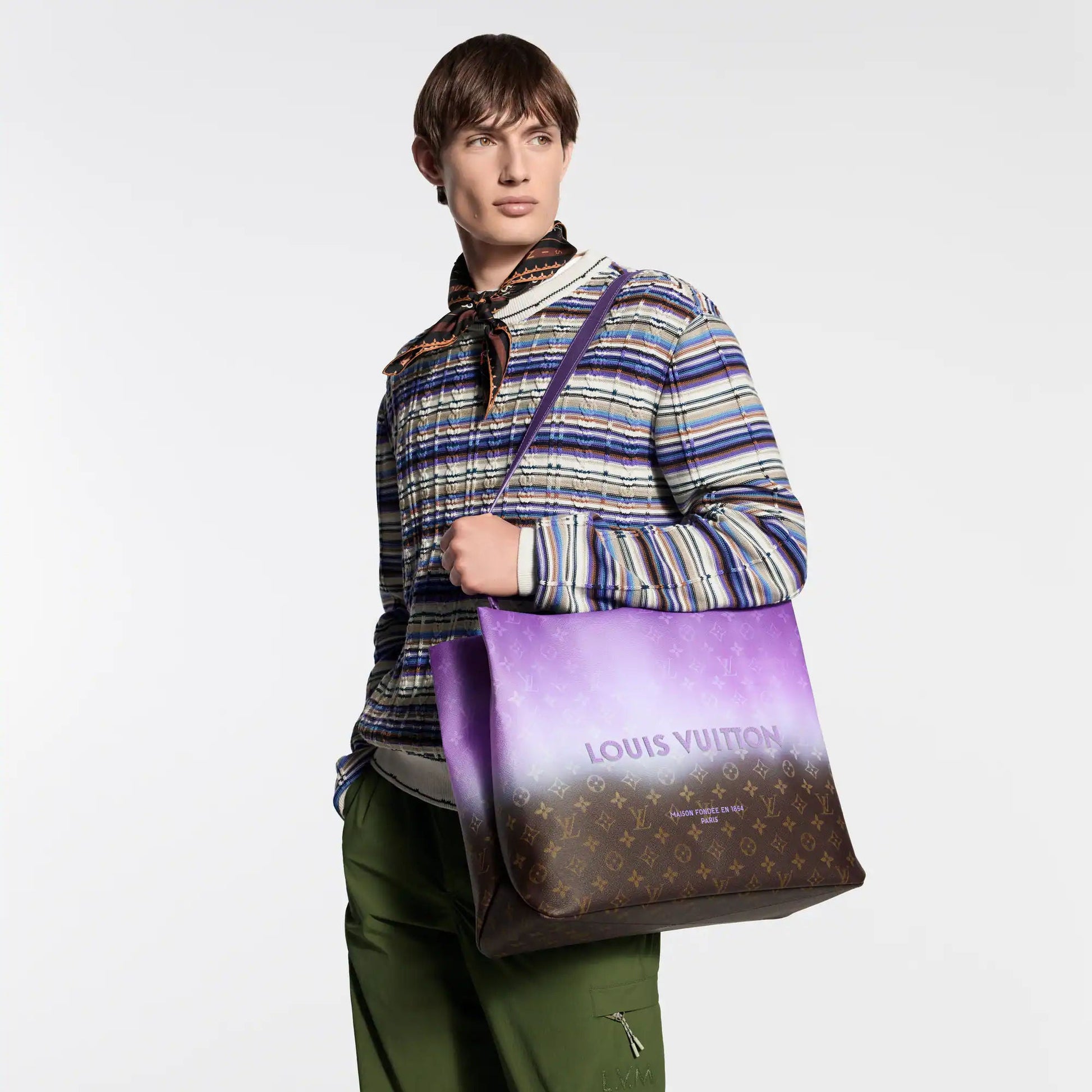 Men's Shopper Tote MM Monogram Pigment Purple