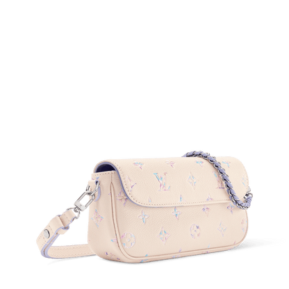 Women's Wallet On Chain Ivy Monogram Empreinte Link Quartz Bag
