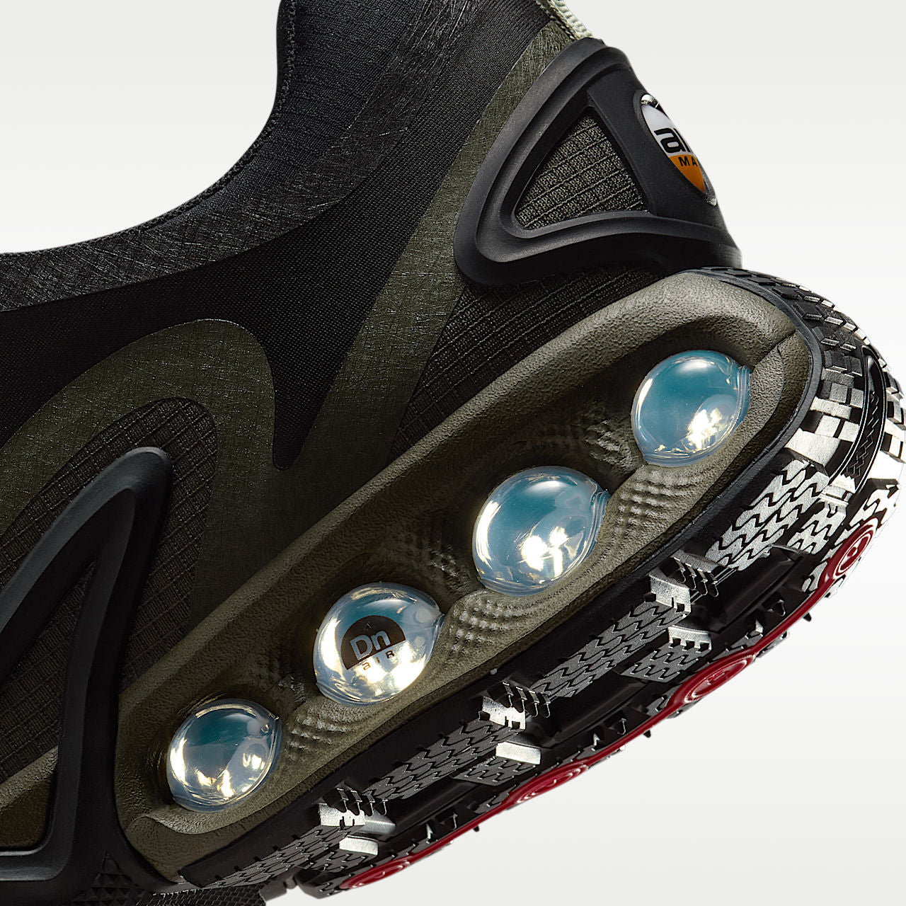 Air Max Dn Roam Men's Shoes Water-Repellent Black/Cargo Khaki/Stone/Metallic Silver